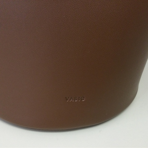 Vasic Eden Leather Bucket Bag - Picture 11 of 15